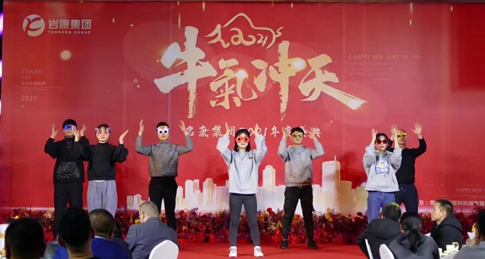 康景輝技術(shù)部帶來的節(jié)目表演